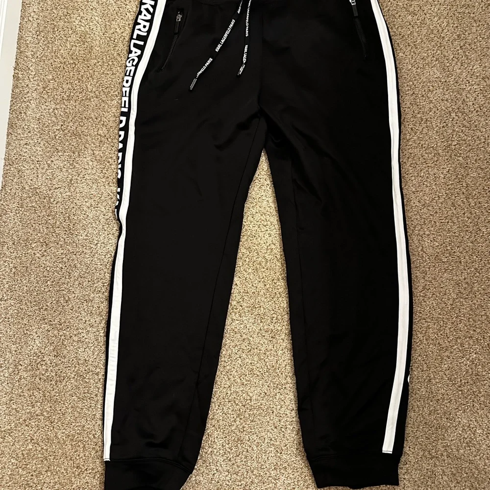 Like New! $110 Karl Lagerfeld Paris Black Joggers with White Stripes sz L - Picture 11 of 15